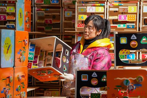 浙江云和 小玩具 大产业